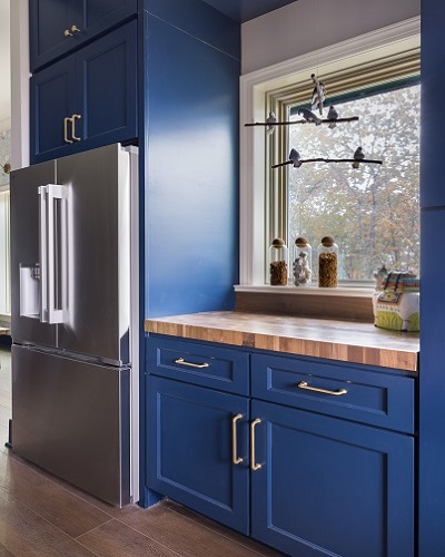 white raised panel kitchen